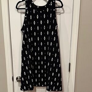 Black and White Sleeveless Dress with pockets
